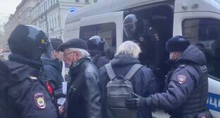 Олег Орлов - Правозащитники были задержаны на антивоенном пикете в Москве - kavkaz-uzel.eu - Москва - Россия - Украина