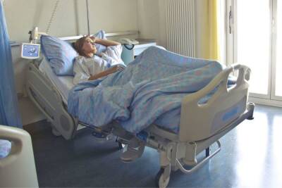 В Петербурге свободный коечный фонд в COVID-госпиталях увеличился до 63 % - spb.mk.ru - Санкт-Петербург