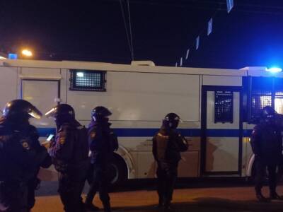 Силовики продолжают преследовать протестующих по улицах Петербурга - rosbalt.ru - Украина - Санкт-Петербург