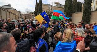 Демонстранты в Баку выступили в поддержку Украины - kavkaz-uzel.eu - Украина - Азербайджан