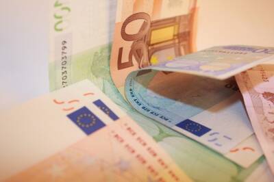 Центробанк опубликовал сумасшедший курс доллара и евро на 1 марта - radiokp.ru