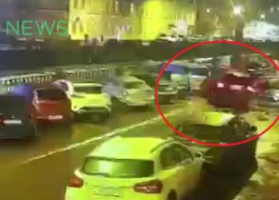 Пьяный инспектор ГИБДД в Петербурге на Mercedes протаранил 13 автомобилей - province.ru - Санкт-Петербург