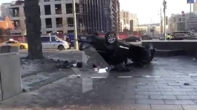 Машина врезалась в мемориал «Стена скорби» в центре Москвы - iz.ru - Москва - Израиль