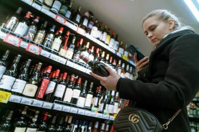 Станислав Наумов - Российское вино предложили вывести за рамки «трезвых» часов - pnp.ru - Россия