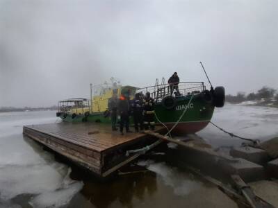 Пожарные в Ростовской области спасли провалившихся под лёд рыбаков - privet-rostov.ru - Россия - Ростовская обл.