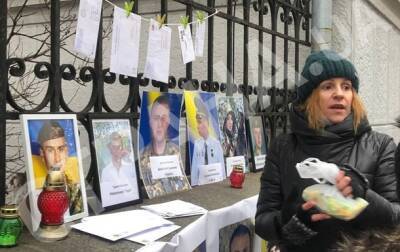 Артемий Рябчук - В Киеве проходит митинг против насилия в армии - korrespondent.net - Украина - Киев