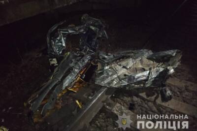 Под Одессой поезд раздавил Opel, который на скорости снес шлагбаум: водитель погиб - vchaspik.ua - Украина - Одесса