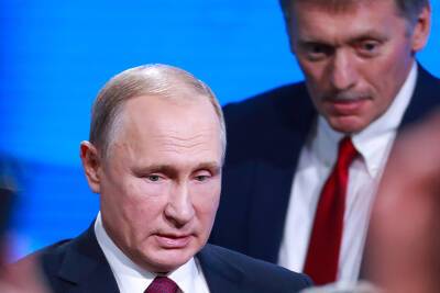Владимир Путин - Дмитрий Песков - Песков объяснил частое появление Путина без маски - tvc.ru - Россия