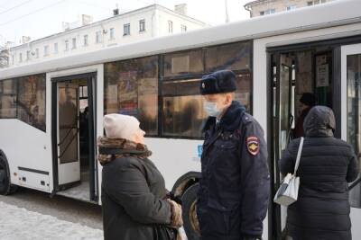 Александр Иванов - В Тамбове на остановке «Комсомольская площадь» вновь прошёл масочный рейд - tambov.mk.ru - Тамбов