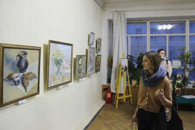 Цветовые отношения в монохромный сезон. В Смоленске открылась выставка живописи и батика - rabochy-put.ru - Смоленск - Индонезия