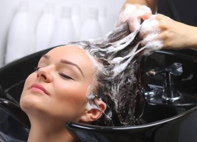 Как часто надо мыть голову и нормально ли, если при мытье выпадают волосы? - province.ru