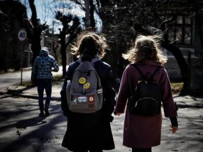 В школах Черновицкой и Херсонской областей дистанционное обучение продлили еще на неделю - gordonua.com - Китай - Украина - Черновицкая обл. - Херсонская обл.
