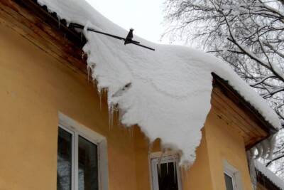 Глазовчан предупреждают об опасности схода снега с крыш - gorodglazov.com