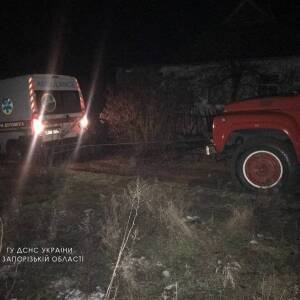 В Токмаке застрял автомобиль скорой. Фотофакт - reporter-ua.com - Украина - Запорожская обл.