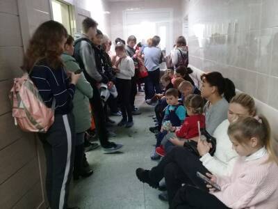 Новосибирцы жалуются на долгое ожидание врачей дома и очереди в поликлиниках - runews24.ru - Новосибирск - Новосибирская обл.