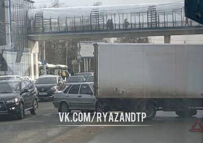 Из-за ДТП на Московском шоссе образовалась крупная пробка - ya62.ru - Рязань