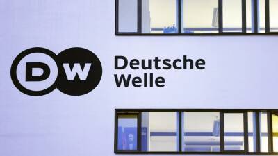 Мария Захарова - Захарова: журналисты Deutsche Welle должны сдать аккредитации в пятницу - 5-tv.ru - Москва - Россия - Германия - Берлин