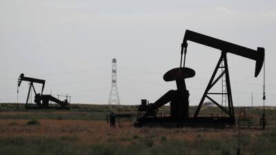 Игорь Юшков - Топливный ажиотаж: цена нефти Brent превысила $93 впервые с октября 2014 года - russian.rt.com - Россия - Лондон