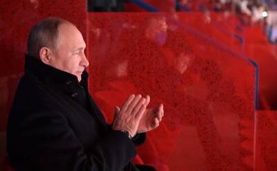 Владимир Путин - Си Цзиньпин - Путин - Песков высказался о сообщениях западных СМИ о том, что Путин уснул на стадионе в Пекине - argumenti.ru - Россия - Китай - Украина - Англия - Пекин