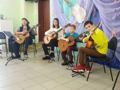 Квартирник «Споём под гитару, друзья» прошёл в Филипповском ДК Кунгурского округа - iskra-kungur.ru - Пермь