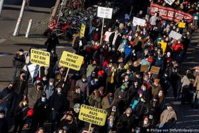 В Германии вновь прошли протесты против ковидных мер - unn.com.ua - Украина - Киев - Германия - Берлин - земля Нижняя Саксония - Протесты