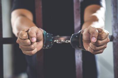 Мужчина пытался украсть телефон у застрявшей в лифте жительницы Мурино - mk.ru - Ленинградская обл. - Санкт-Петербург - Всеволожск