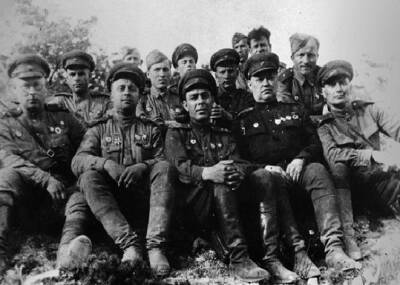 Леонид Брежнев - Брежнев против бандеровцев: как будущий генсек боролся с украинскими националистами - Русская семерка - russian7.ru - Украина
