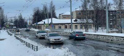 Центр Петрозаводска превратился в маленькую Венецию (ВИДЕО) - stolicaonego.ru - Петрозаводск - республика Карелия