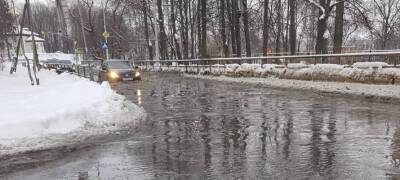 Улицы в центре Петрозаводска ушли под воду из-за засора канализации (ВИДЕО) - stolicaonego.ru - Петрозаводск - республика Карелия