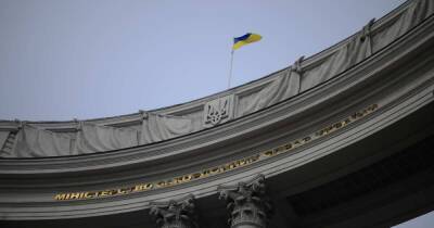 Алексей Резников - В МИД Украины не видят сиюминутных военных угроз от России - ren.tv - Россия - Украина - Киев - Крым - Италия - Донецк - Луганск