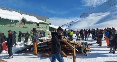 В турецкой Анталье в горнолыжном центре «Саклыкент» на людей рухнул навес - kp.ua - Украина - Стамбул - провинция Анталья
