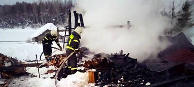 Пожар уничтожил постройку в жилом дворе в поселке на востоке Карелии (ФОТО) - stolicaonego.ru - республика Карелия
