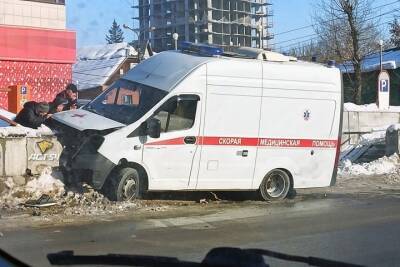 Врач пострадала в ДТП со скорой помощью в Новосибирске - tayga.info - Новосибирск - район Октябрьский, Новосибирск