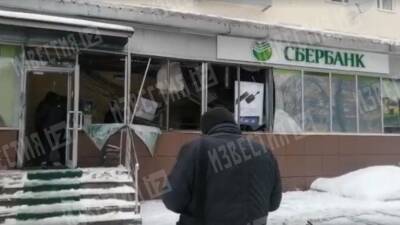 Зашли двое, вышел один: момент взрыва банкомата ворами под Москвой попал на видео - 5-tv.ru - Москва - Московская обл.