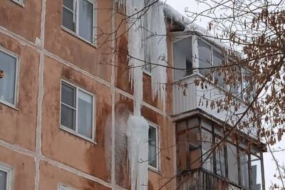 Жителям Твери угрожают сосульки длиной в несколько этажей - tver.mk.ru - Тверь - район Пролетарский