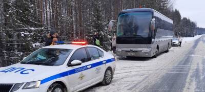 Инспекторы из Карелии помогли замерзающим туристам из Санкт-Петербурга - stolicaonego.ru - Санкт-Петербург - Петрозаводск - республика Карелия