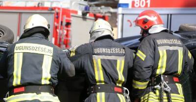 Из горящего дома сосед вывел двух человек, еще один погиб - rus.delfi.lv - Латвия - Огрский край