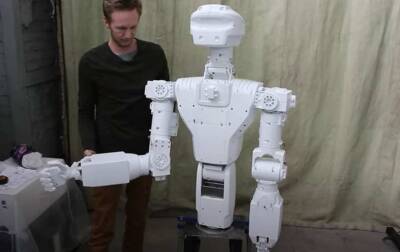 Валерий Селезнев - "Роскосмос" впервые показала антропоморфного робота "Теледроид" - actualnews.org