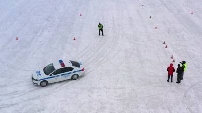 Гаишники устроили дрифт на обледеневшем автодроме в Воронеже: появилось видео - vestivrn.ru - Воронеж - Воронежская обл.