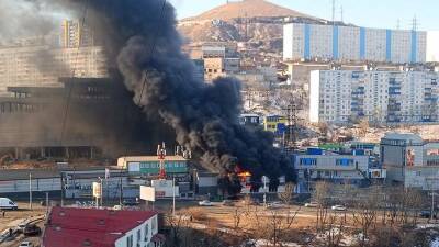 Крупный пожар произошел в павильоне около рынка во Владивостоке - iz.ru - Москва - Израиль - Приморье край - Владивосток