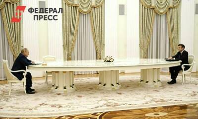 В Кремле президента Франции угощали мочеными яблоками и ухой - fedpress.ru - Москва - Россия - Франция