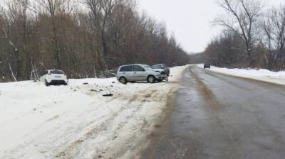 Ford - Трое мужчин пострадали в ДТП на заснеженной дороге в Воронежской области - vestivrn.ru - Воронеж - Воронежская обл.