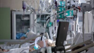 Александр Беглов - Более 300 пациентов с COVID-19 подключены к аппаратам ИВЛ в Петербурге - inforeactor.ru - Санкт-Петербург