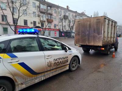 Грузовик сбил женщину в Кривом Роге, фото: «переходила на зеленый свет» - dnepr.politeka.net - Украина - Кривой Рог - Днепропетровская обл.