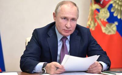 Владимир Путин - Путин: отказываться от углеводородов пока рановато - tvc.ru - Россия