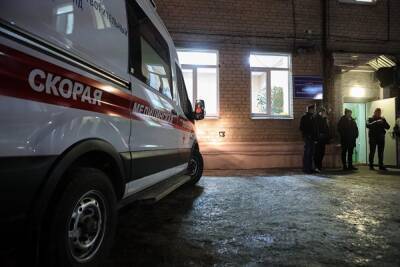 Александр Беглов - В Петербурге снег с крыши дома упал на коляску с ребенком - znak.com - Санкт-Петербург