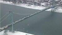 В Канаде дальнобойщики из “Конвоя свободы” заблокировали мост в США - vlasti.net - США - Канада - шт. Мичиган - Оттава - Reuters