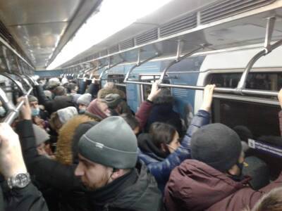 Новосибирцы пожаловались на давку в метро после изменения графика движения поездов - sib.fm - Новосибирск