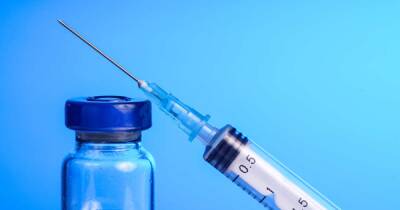 NYT: Johnson&Johnson приостановила производство вакцины от COVID-19 - ren.tv - New York - Индия - Голландия