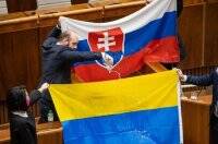 Иван Корчок - В парламенте Словакии произошла потасовка из-за украинского флага: глава МИД извинился перед Украиной - vlasti.net - США - Украина - Словакия